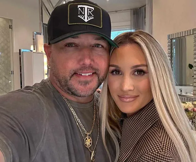 Jason Aldeans Wife Age Height Weight Net Worth Career And More 4