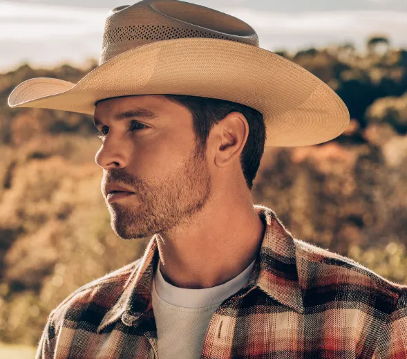 Dustin Lynch Wife Age Height Weight Net Worth Career And More 4